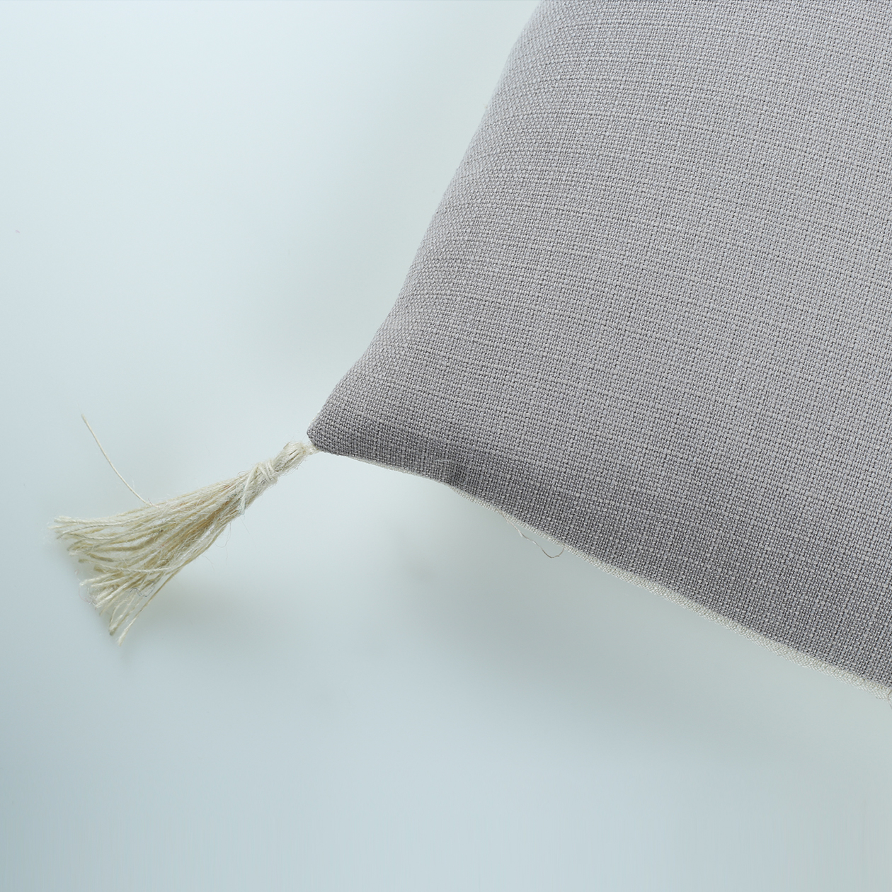 Plain cushion ，Linen-like texture，Cotton tassel